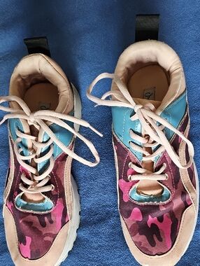 Womens Pink Camo & Teal Athletic Sneakers - Jessica Carlyle  9